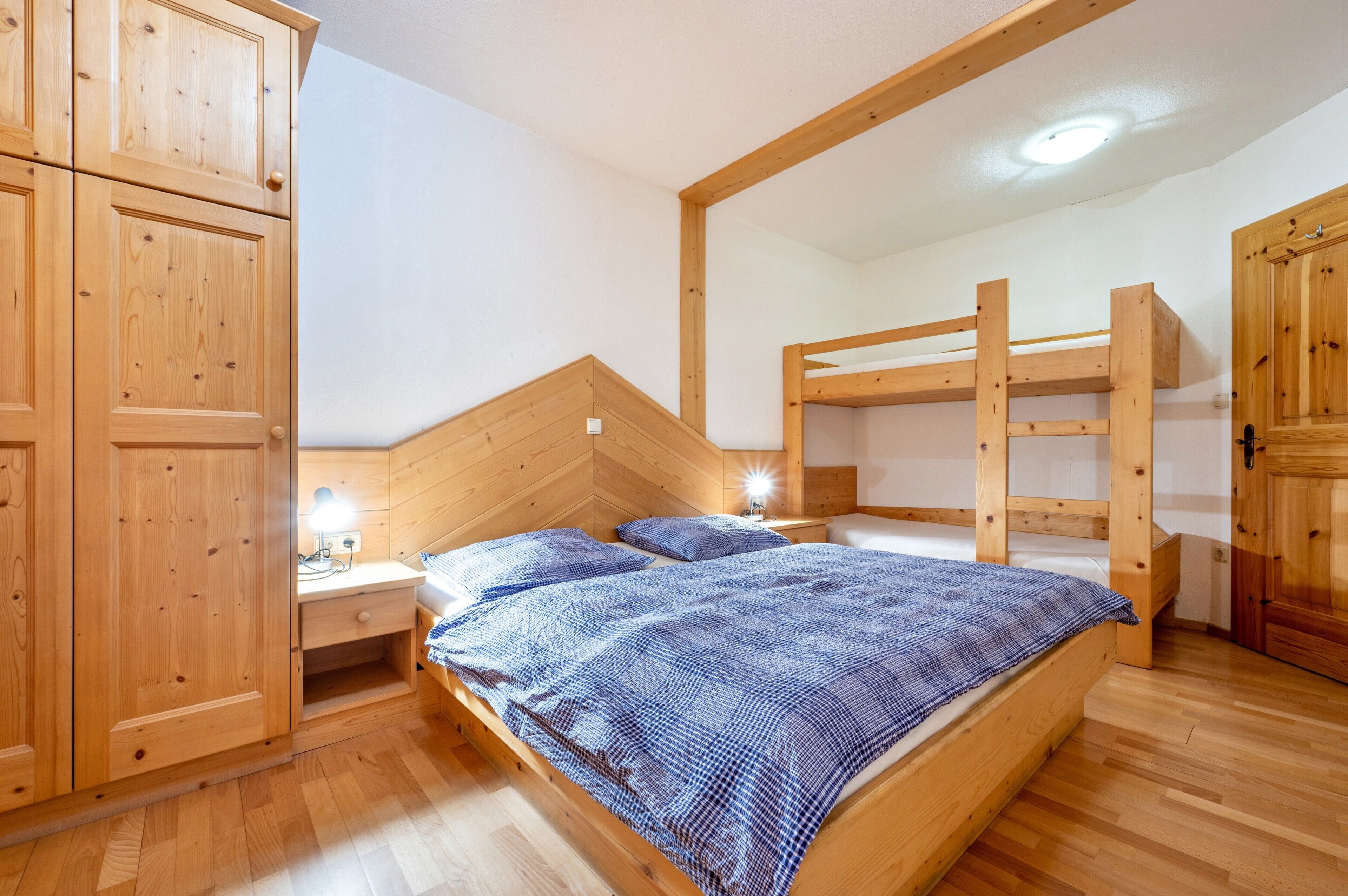 2 chambres, fer et planche à repasser, Wi-Fi gratuit, draps fournis