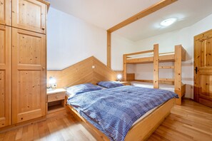 2 dormitorios, tabla de planchar con plancha, wifi gratis y ropa de cama