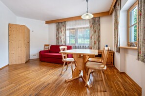 Dining - Apartment "Lindenhof 9" with Shared Garden & Wi-Fi (Vandoies)