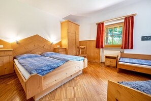 1 bedroom, iron/ironing board, free WiFi, bed sheets - Apartment "Lindenhof 9" with Shared Garden & Wi-Fi (Vandoies)