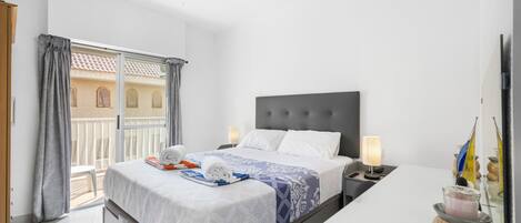 3 makuuhuonetta, silitysrauta/-lauta, ilmainen Wi-Fi, vuodevaatteet