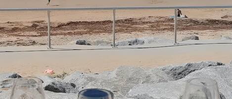 بالقرب من الشاطئ