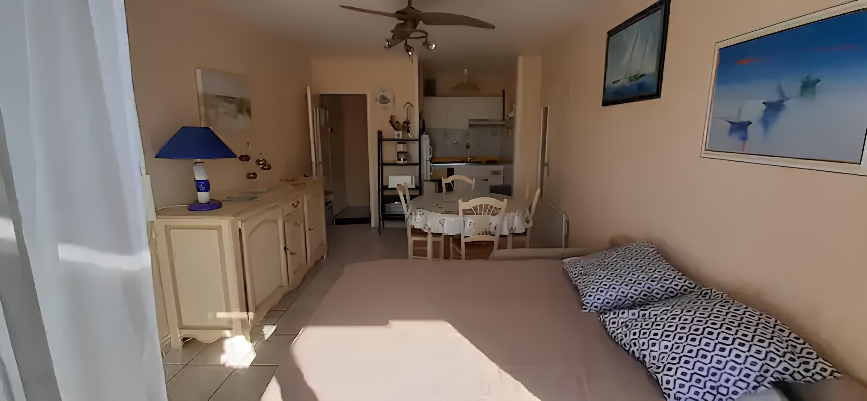 1 soveværelse, strygejern/strygebræt