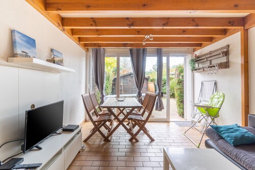 Vacation Home "Villa Jumelée Proche Des Plages Du" with Garden & Terrace