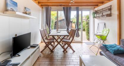 Vacation Home "Villa Jumelée Proche Des Plages Du" with Garden & Terrace