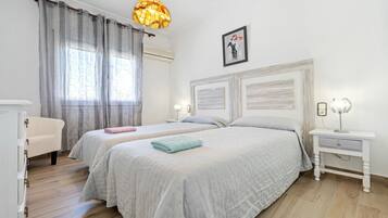 2 Schlafzimmer, Schreibtisch, Bügeleisen/Bügelbrett, kostenloses WLAN