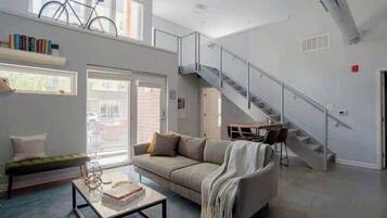 TV, pendiangan, pejabat