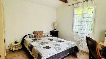 2 chambres, fer et planche Ă repasser, Wi-Fi, draps fournis