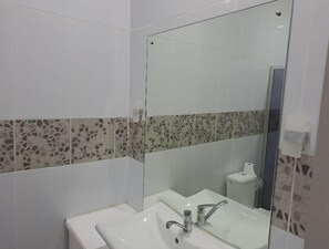 تجهيزات دش، مناشف، صابون، شامبو