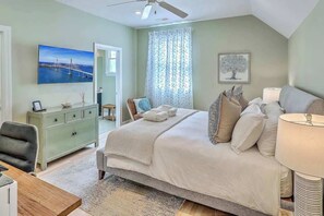 5 Schlafzimmer, Schreibtisch, Bügeleisen/Bügelbrett, Reisekinderbett