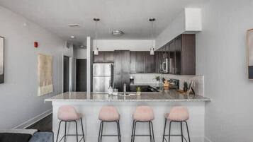 Deluxe Apartment, 4 Bedrooms, Non Smoking | Private kitchen | Fridge, microwave, oven, stovetop