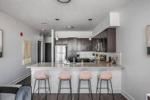 Deluxe Apartment, 4 Bedrooms, Non Smoking | Private kitchen