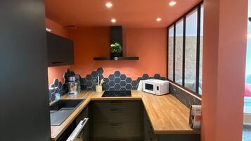 Fridge, microwave, oven, stovetop