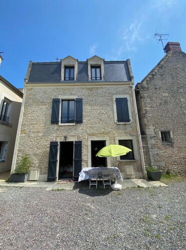 Maison en Pierre 4 Chambres, Mer, Commerces 150 Metres
