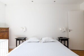 3 bedrooms, desk, WiFi, bed sheets - Ethereal Light, by Veeve (Paris)