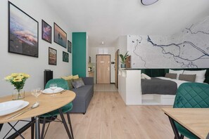 Desk, iron/ironing board, WiFi, bed sheets