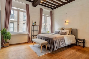 3 bedrooms, travel cot, WiFi, bed sheets