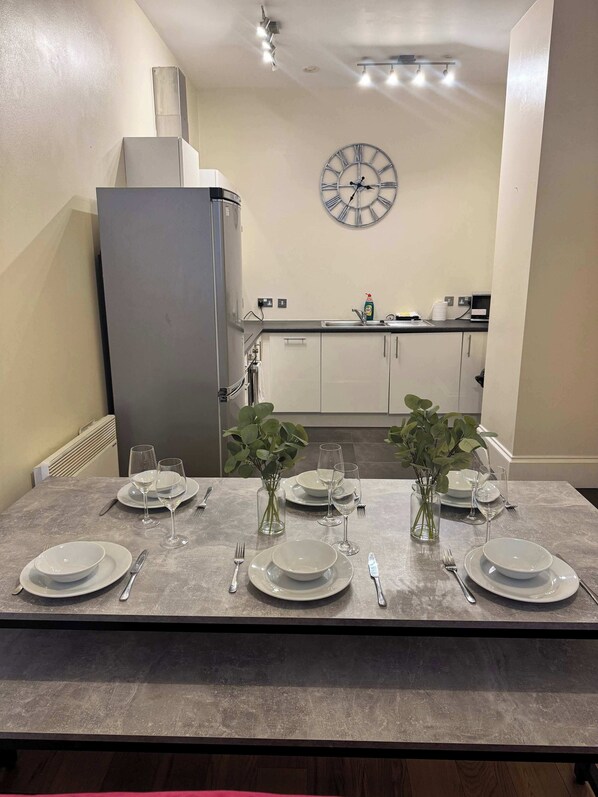Fridge, microwave, oven, stovetop - The Cove Suite (Southport)