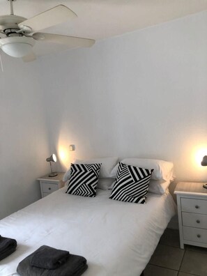 2 habitaciones, tabla de planchar con plancha, wifi y ropa de cama 