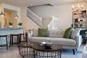 TV, DVD player, livros, aparelho de som