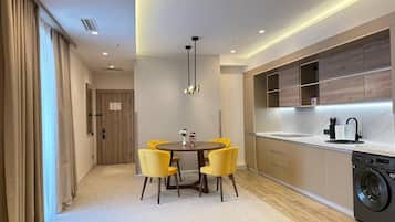 Family Suite | Private kitchen | Coffee/tea maker, electric kettle, kitchen islands