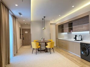 Family Suite | Private kitchen | Coffee/tea maker, electric kettle, kitchen islands