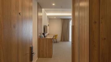 Standard Double Room | Select Comfort beds, minibar, in-room safe, blackout drapes