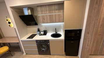 咖啡機/沖茶器、電熱水壺、中島式廚房