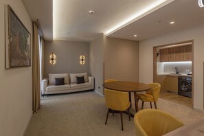 Chambre Familiale | Coin séjour