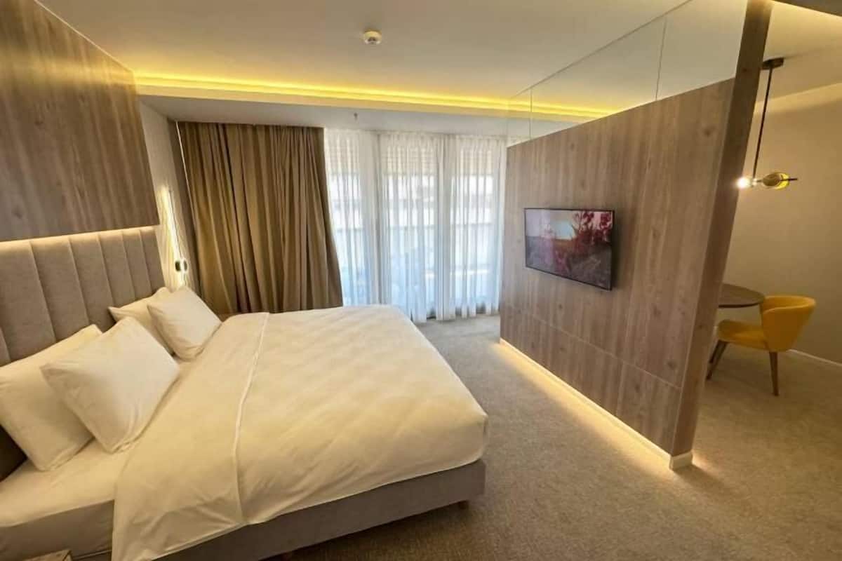 1 bedroom, Select Comfort beds, minibar, in-room safe