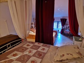 1 Schlafzimmer, Schreibtisch, Bügeleisen/Bügelbrett, Reisekinderbett