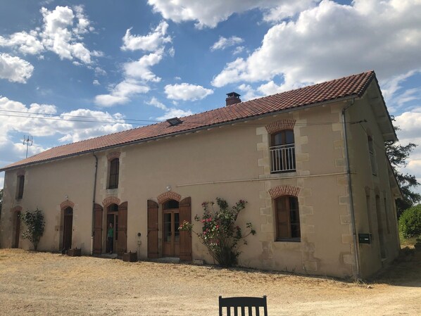 Exterior - Look no further! Cozy Converted Barn in Combourg. Families Welcomed! (Mauprevoir)