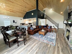 Smart TV, fireplace - The Great Escape Chalet @ Spring Brook Resort (Wisconsin Dells)