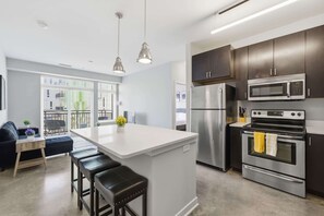 Apartment, 2 Bedrooms | Private kitchen | Fridge, microwave, oven, stovetop
