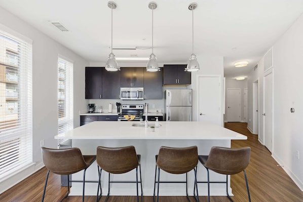 Apartment, 3 Bedrooms | Private kitchen | Fridge, microwave, oven, stovetop