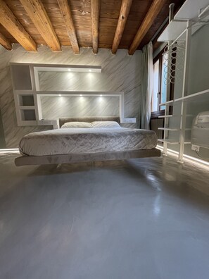 1 bedroom, WiFi, bed sheets - City Live, hospitality and design in the historic center. (Rovigo)