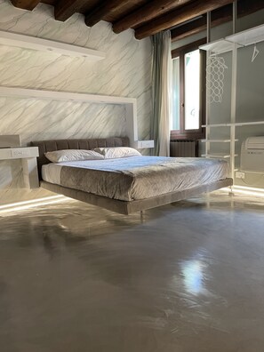1 bedroom, WiFi, bed sheets - City Live, hospitality and design in the historic center. (Rovigo)