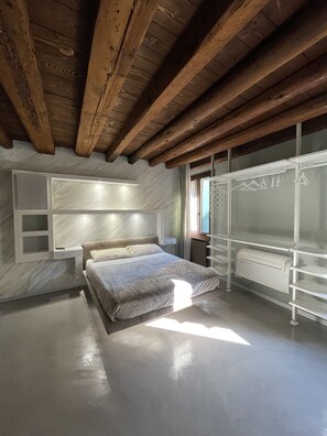 1 bedroom, WiFi, bed sheets - City Live, hospitality and design in the historic center. (Rovigo)