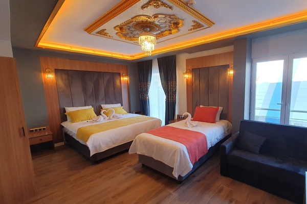 Deluxe Triple Room | In-room safe, desk, blackout drapes, soundproofing
