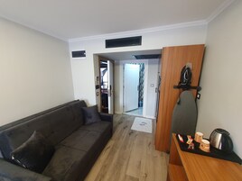 Premium-Doppelzimmer | Zimmersafe, Schreibtisch, Verdunkelungsvorhänge, schallisolierte Zimmer