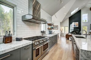 Refrigerador, microondas, horno, placa de cocina