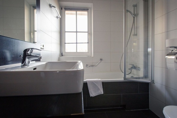 Himmel, Gebäude, Wolke, Eigentum, Fenster, Pflanze, Haus, Holz, Urban Design, Eigentumswohnung