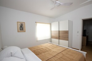 2 bedrooms, WiFi, bed sheets