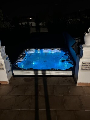 Outdoor spa tub - La Casita mit Pool (Valle del Sol)