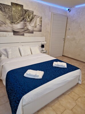 3 bedrooms, desk, WiFi, bed sheets