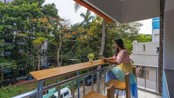 Superior 6 Bed Mixed Dorm (with balcony) | Free WiFi, bed sheets