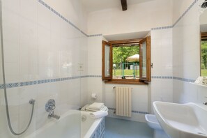 Badewanne, Haartrockner, Bidet