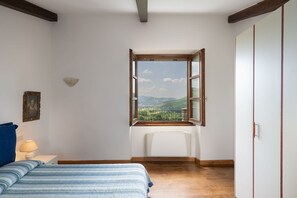 4 bedrooms, iron/ironing board, travel crib, free WiFi - Wonderful private villa with private pool, hot tub, WIFI, A/C, TV and terrace, close to Arezzo (Vogognano)