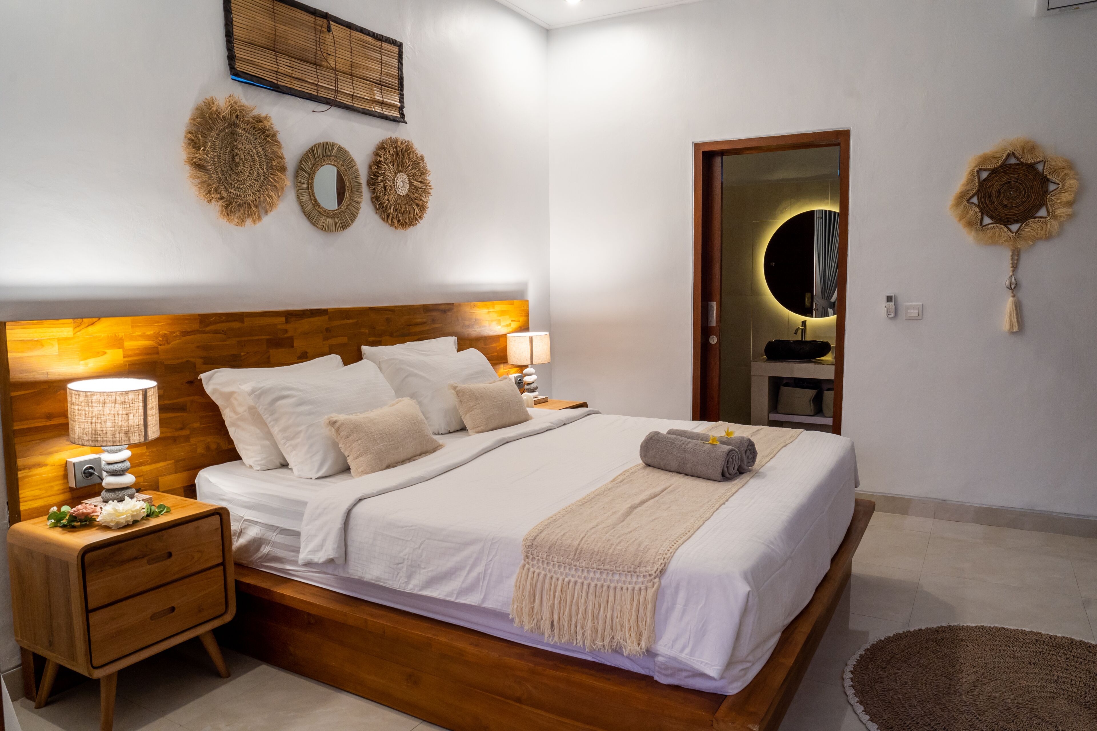 2 bedrooms, desk, iron/ironing board, travel cot