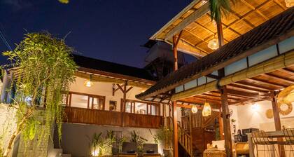 Villa Innerbloom stylish 2 BR with large pool and garden